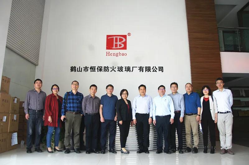 國(guó)家重點(diǎn)科研項(xiàng)目——復(fù)合防火玻璃制造技術(shù)與產(chǎn)業(yè)示范線順利通過專家組現(xiàn)場(chǎng)驗(yàn)收